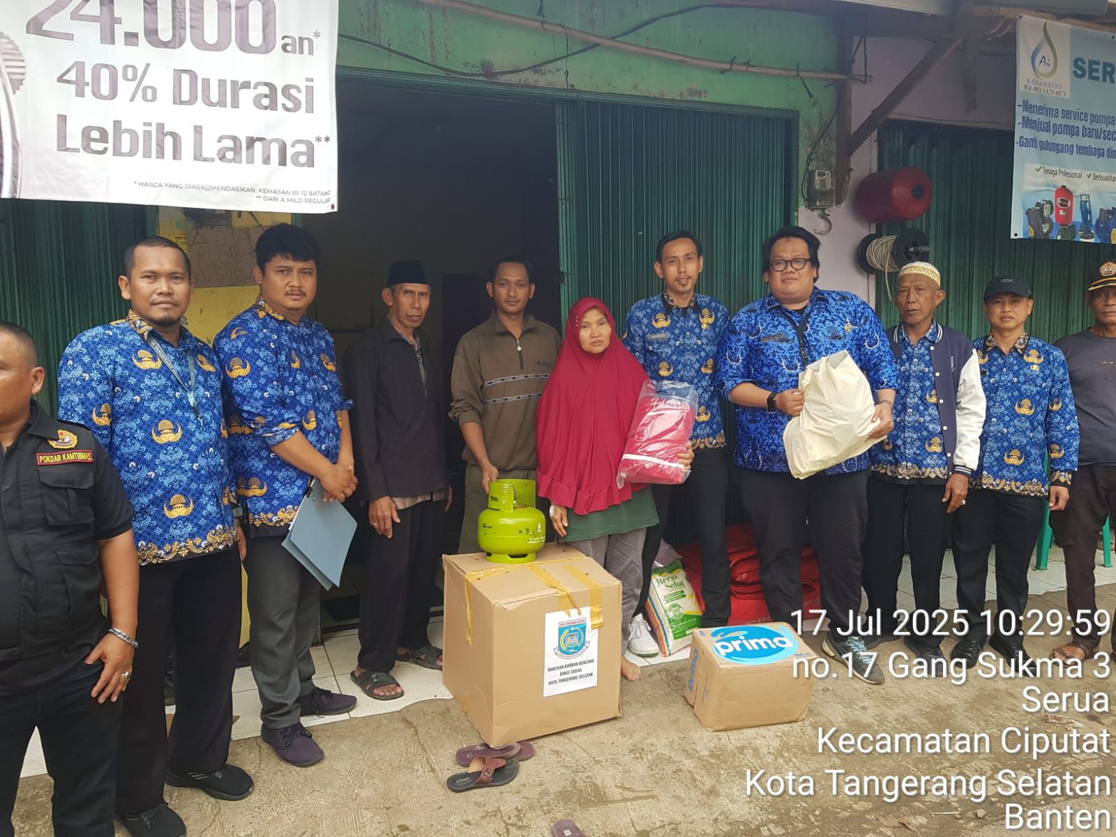 PENYALURAN BANTUAN KORBAN KEBAKARAN DI KELURAHAN SERUA